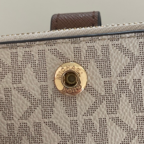 Michael Kors Jet set double zip wallet - Picture 13 of 16